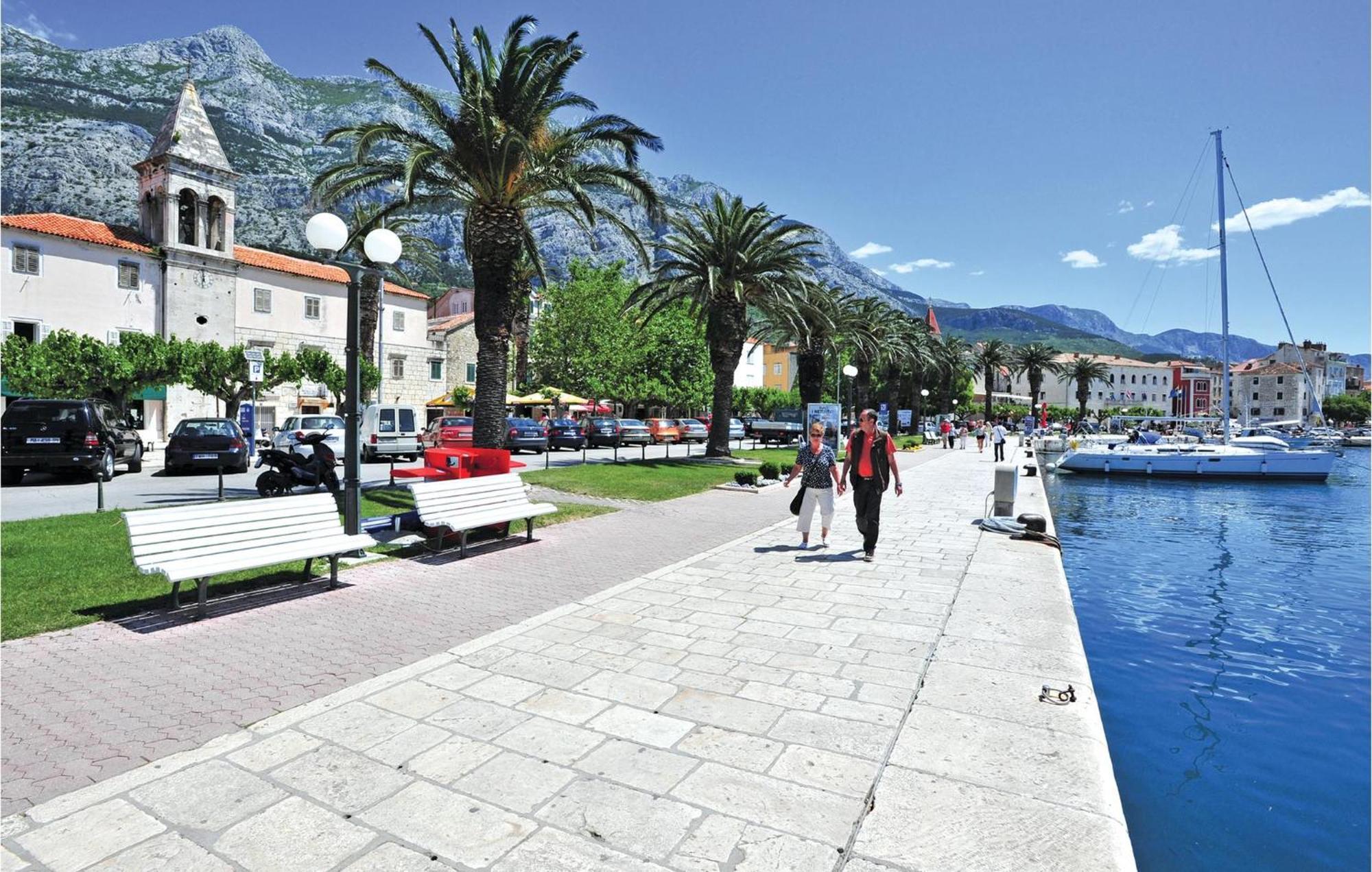 Awesome Apartment In Makarska With Wifi Luaran gambar